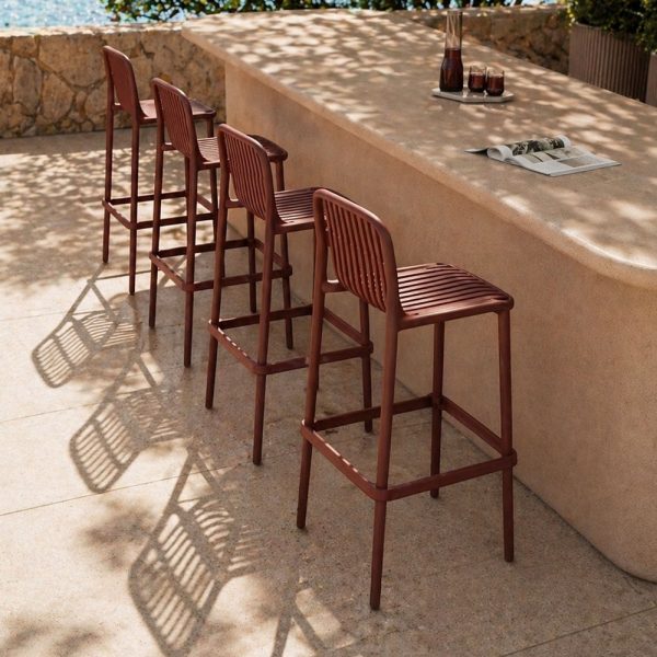 TABURETE GRANATE POLIPROPILENO EXTERIOR 52 X 55 X 100 CM
